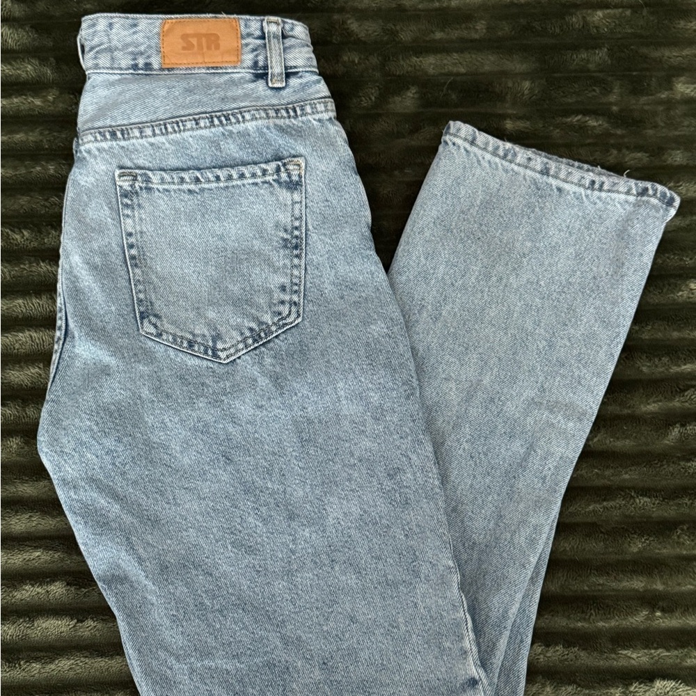 Stradivarius High Rise Straight Leg Jeans Light Wash 90s Style Size 4